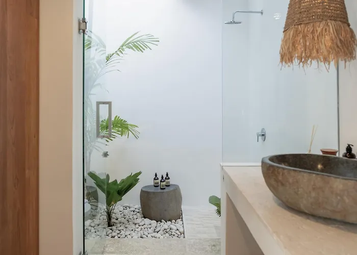 Tropical Oasis In - Ruby *