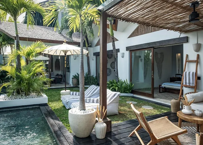 Tropical Oasis In - Ruby