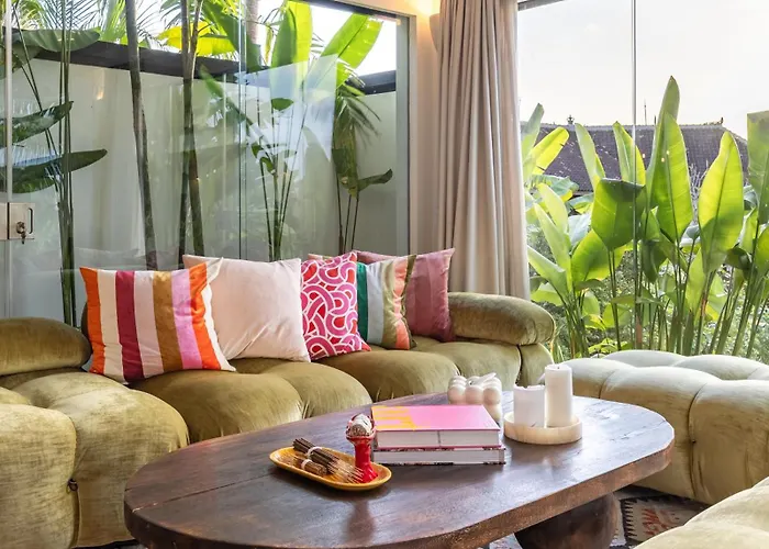 Tropical Oasis In - Ruby *
